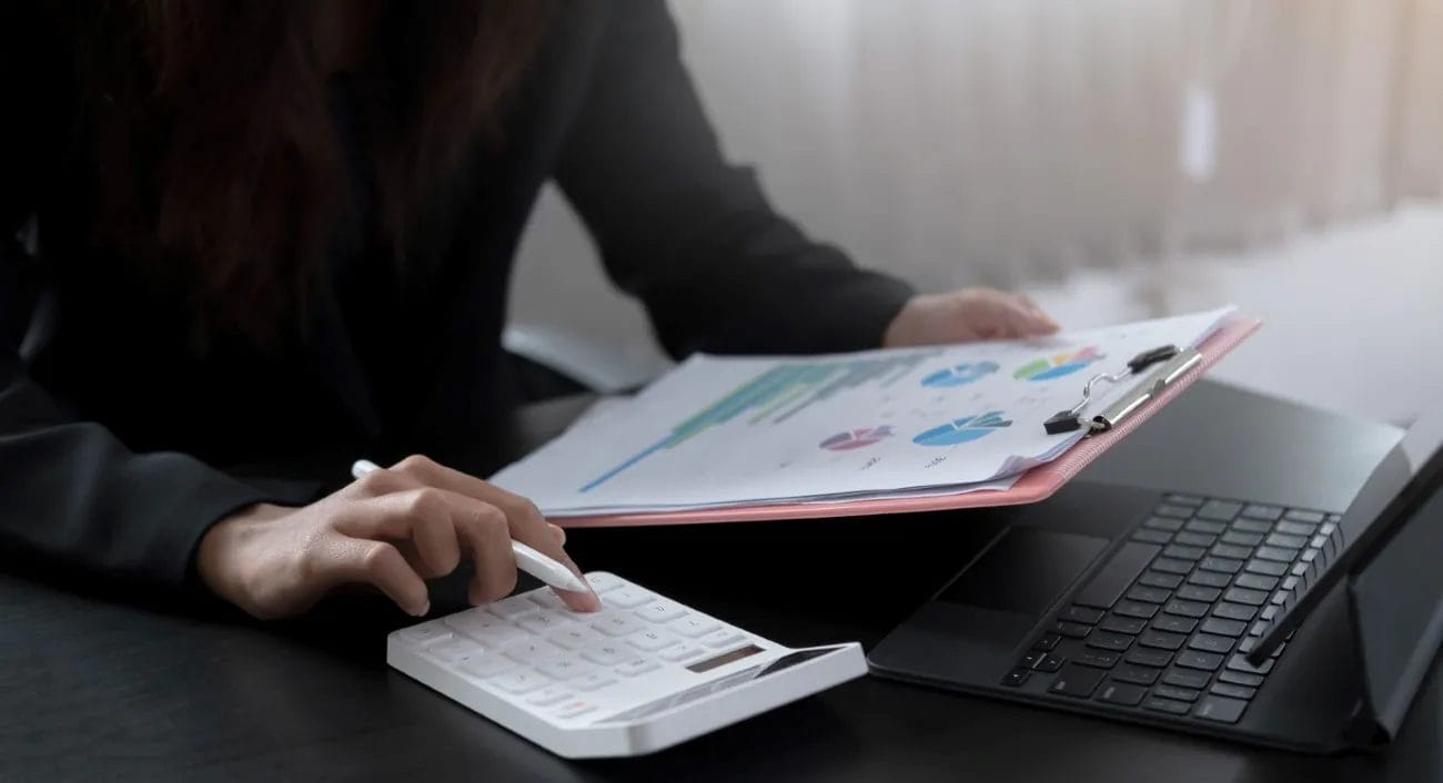6 Key Factors to Consider Before Using Outsourcing Accounting Services